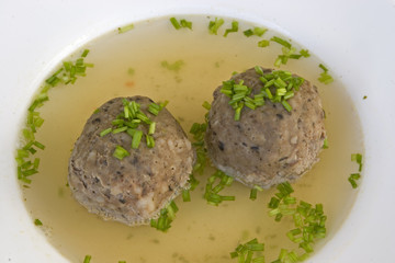 Leberknödelsuppe