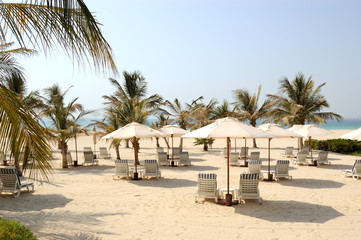 Fototapeta na wymiar Beach luksusowy hotel, Dubaj, Zjednoczone Emiraty Arabskie