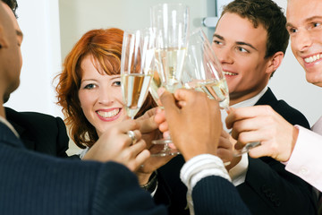 Clinking champagne glasses