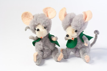 Deux souris en peluche