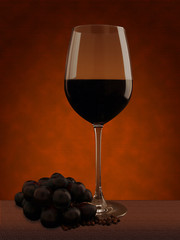 Rotwein, Trauben und Pfeffer