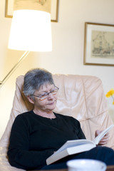 Obraz premium lire avec une bonne lampe