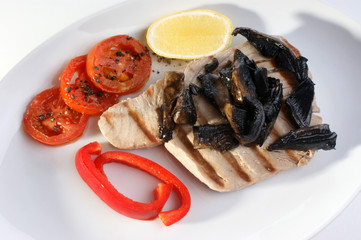 tuna steak with red paprika and tomato