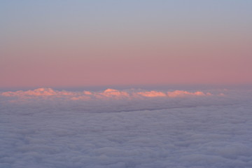 Fototapeta na wymiar Zmierzch nad chmurami