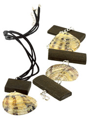 parure collier bracelet ethnique bois nacre fond blanc