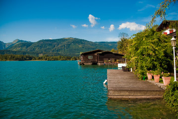 Fototapeta na wymiar Mountain vacation at the lake in Austria