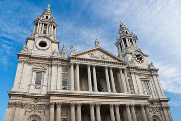 Fototapeta na wymiar St Paul Cathedral in London