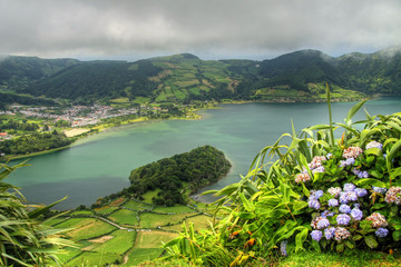Blick auf den Lagoa Azul auf Sao Miguel (Azoren) © Henner Damke