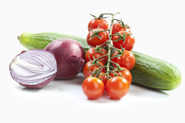 Salatgurke, Tomaten, Zwiebel