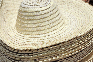 Fototapeta na wymiar słomkowy kapelusz sombrero Madagaskaru rzemiosło