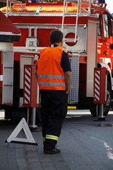 Naklejka premium Feuerwehrmann mit Warnweste
