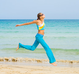 Fototapeta na wymiar Active girl on a beach