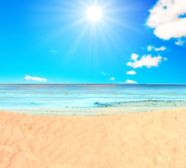 Fototapeta na wymiar Sun over paradise sea shore