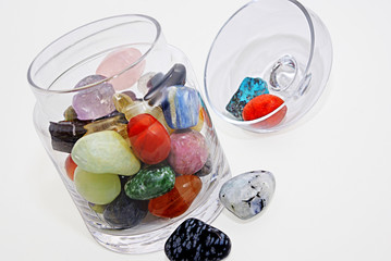 Edelsteine in Glasdose