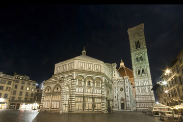 Fototapeta na wymiar Firenze, Battistero di S. Giovanni e il Duomo 1