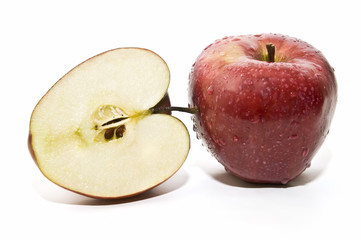Manzana roja y mitad