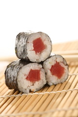 sushi maki thunfisch
