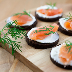 Pumpernickel with smoked salmon