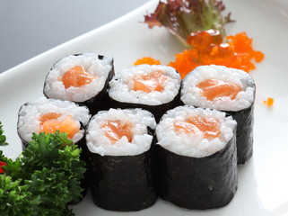 sushi maki lachs