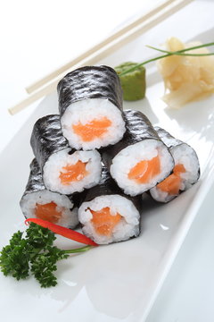 sushi maki lachs
