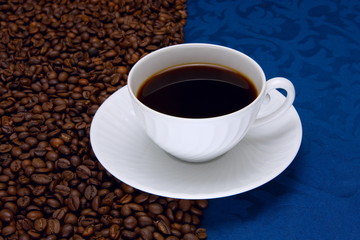 Obraz premium Coffee cup and grain