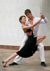 couple dancing Latino dance - 19010481