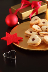 Weihnachten,Gebaeck,Herzplaetzchen mit Marmeladenfuellung