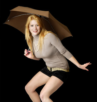 jolie jeune femme blonde avec paraplu