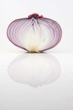 Red onion reflection