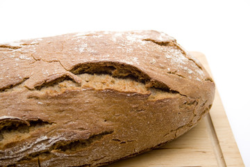 Brot auf Schneidebrett