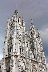 Fototapeta premium Basilica del Voto Nacional in Quito, Ecuador
