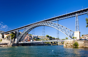 Fototapeta na wymiar Dom Luis I Most w Porto, Douro, Portugalia prowincji