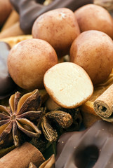 Marzipankugeln und Schokosterne