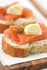 Lachsbrötchen