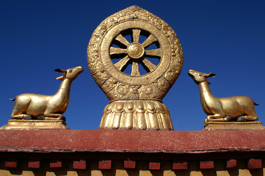 Buddhismus-das Rad der Lehre mit Gazellen