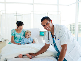 Obraz premium Little girl staying in a hospital as a patient