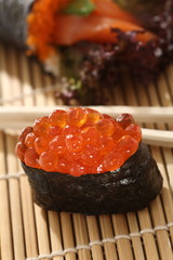 sushi maki kaviar