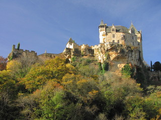 Fototapeta na wymiar Jesień, Dordogne, Château de Montfort