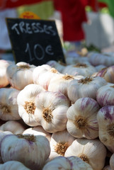 marché Provencal étalage d'ail