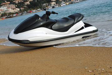 jet ski sur le c&ocirc;te