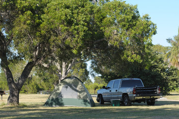 Tent and truck on a campsite in Florida, USA © philipus