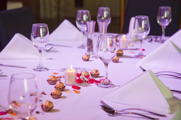 set restaurant table for special occation