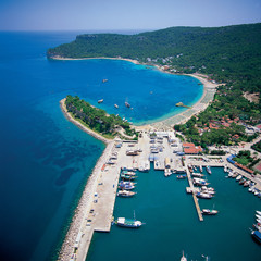 Naklejka premium podwyższony widok na Antalyę i morze