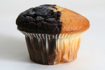Duo-Muffin mit Schokolade und Vanille