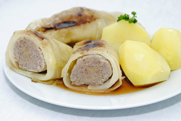 Kohlroulade mit Kartoffeln