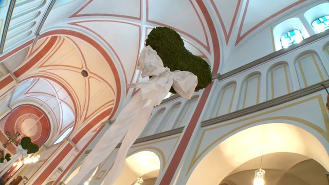 Herzdeko in Kirche
