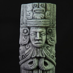 Fototapeta na wymiar Maya Statuetka