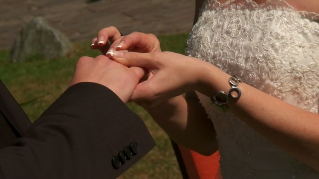 Ringe anstecken, Hochzeit