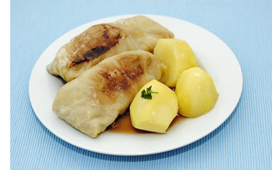 Kohlrouladen mit Kartoffeln