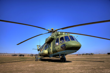 Fototapeta na wymiar Rosyjski helikopter wojskowy